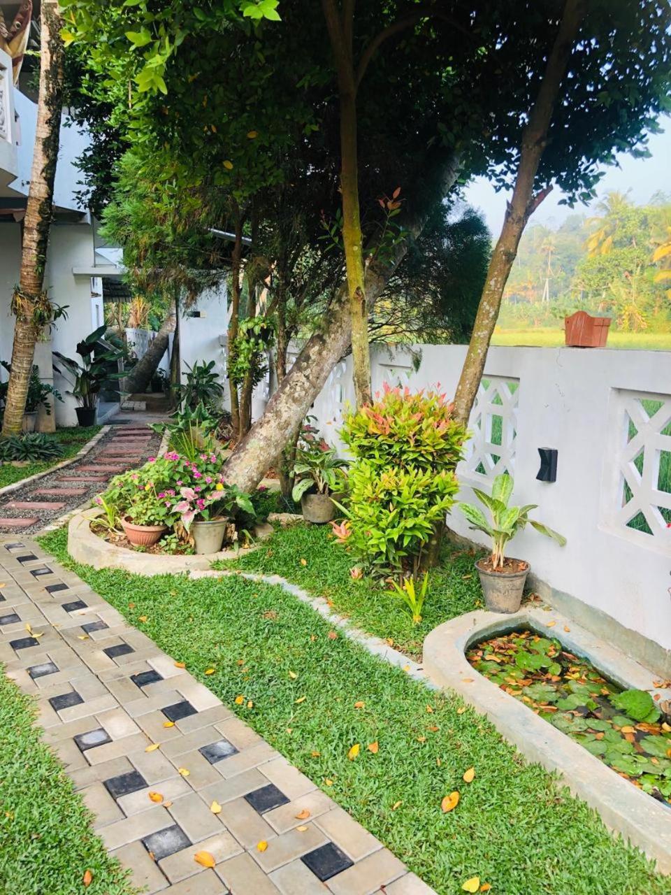 Villa Paddy Fields View Mirissa Bagian luar foto